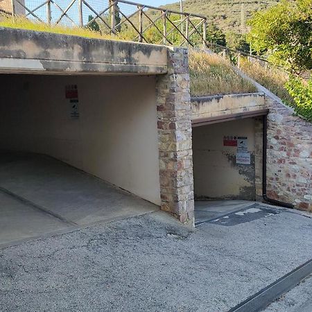 La Cantina Dei Cappuccini Спелло Экстерьер фото
